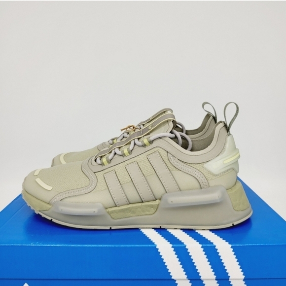 New Adidas NMD R1 V3 Feather Grey Sandy Beige Women's Running Shoes Size 7.5